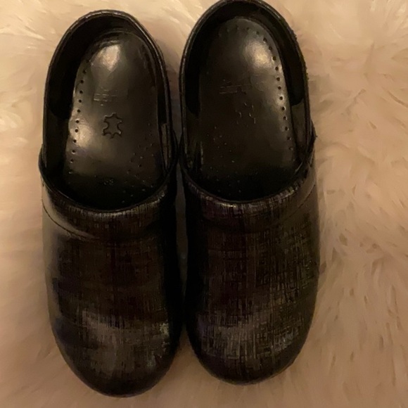 Dansko Women’s Metallic Clogs Size 38 (US 7.5) - Picture 1 of 10